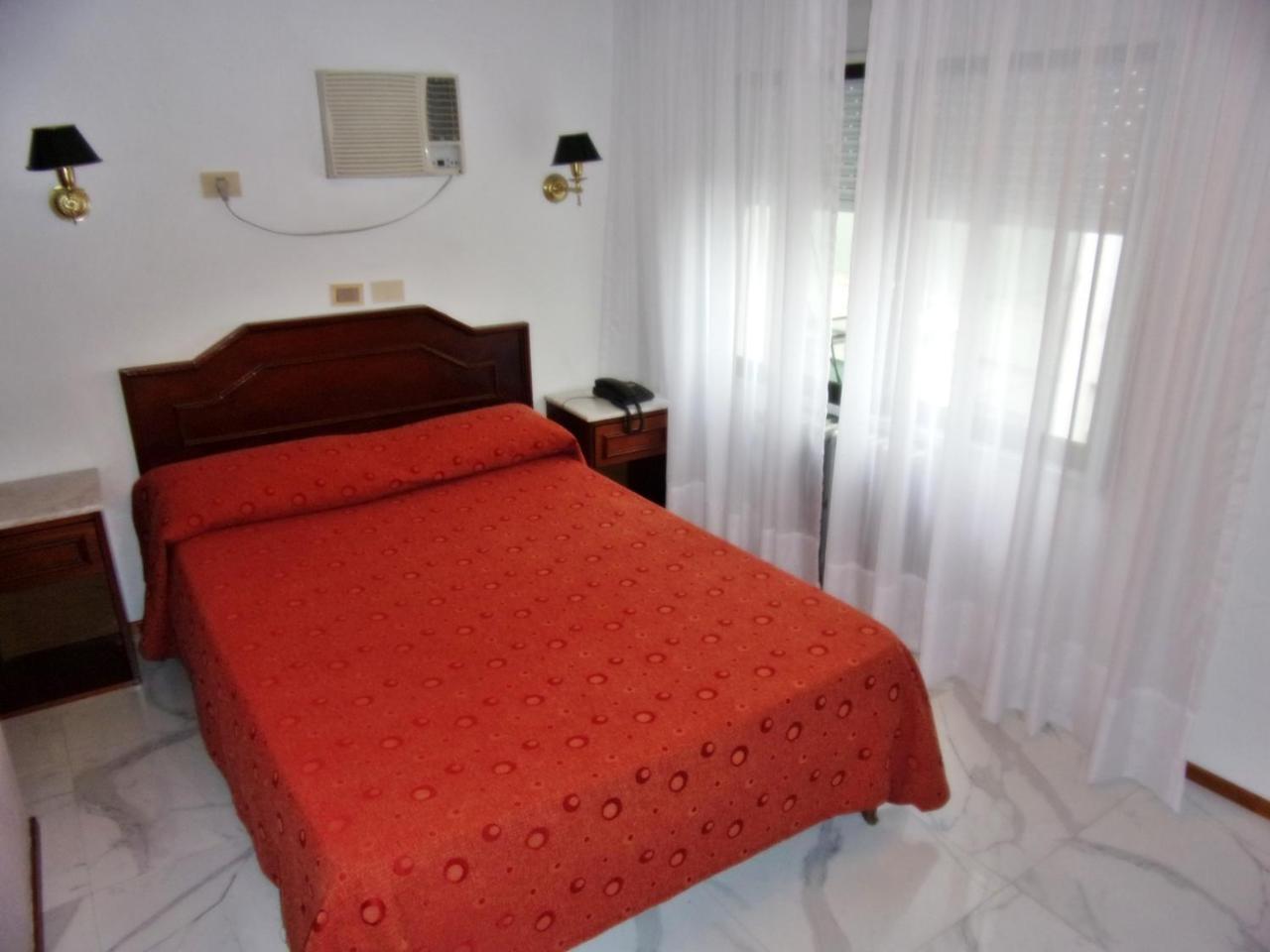 Tres Sargentos Hotel