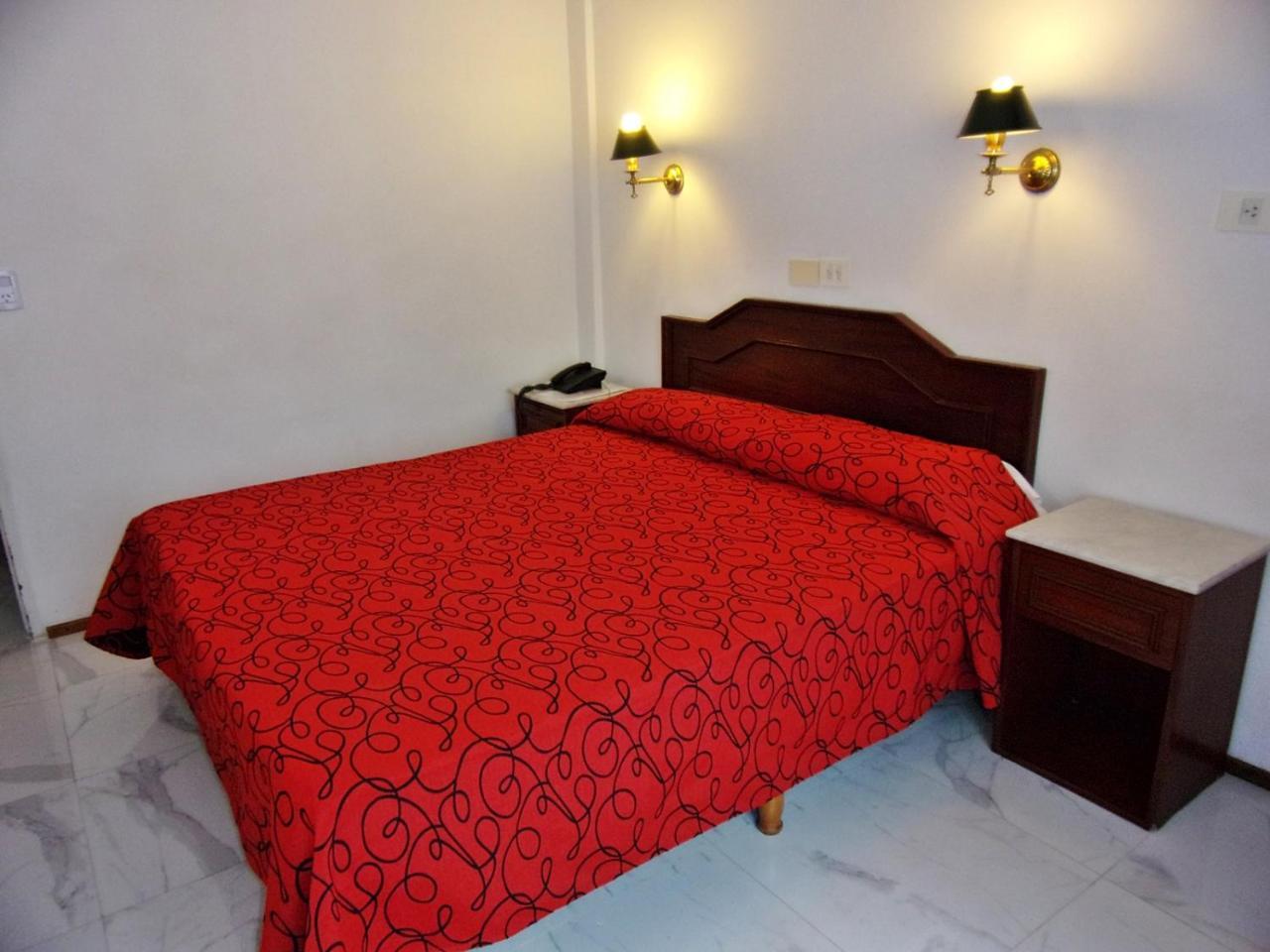 Hotel Tres Sargentos 2*