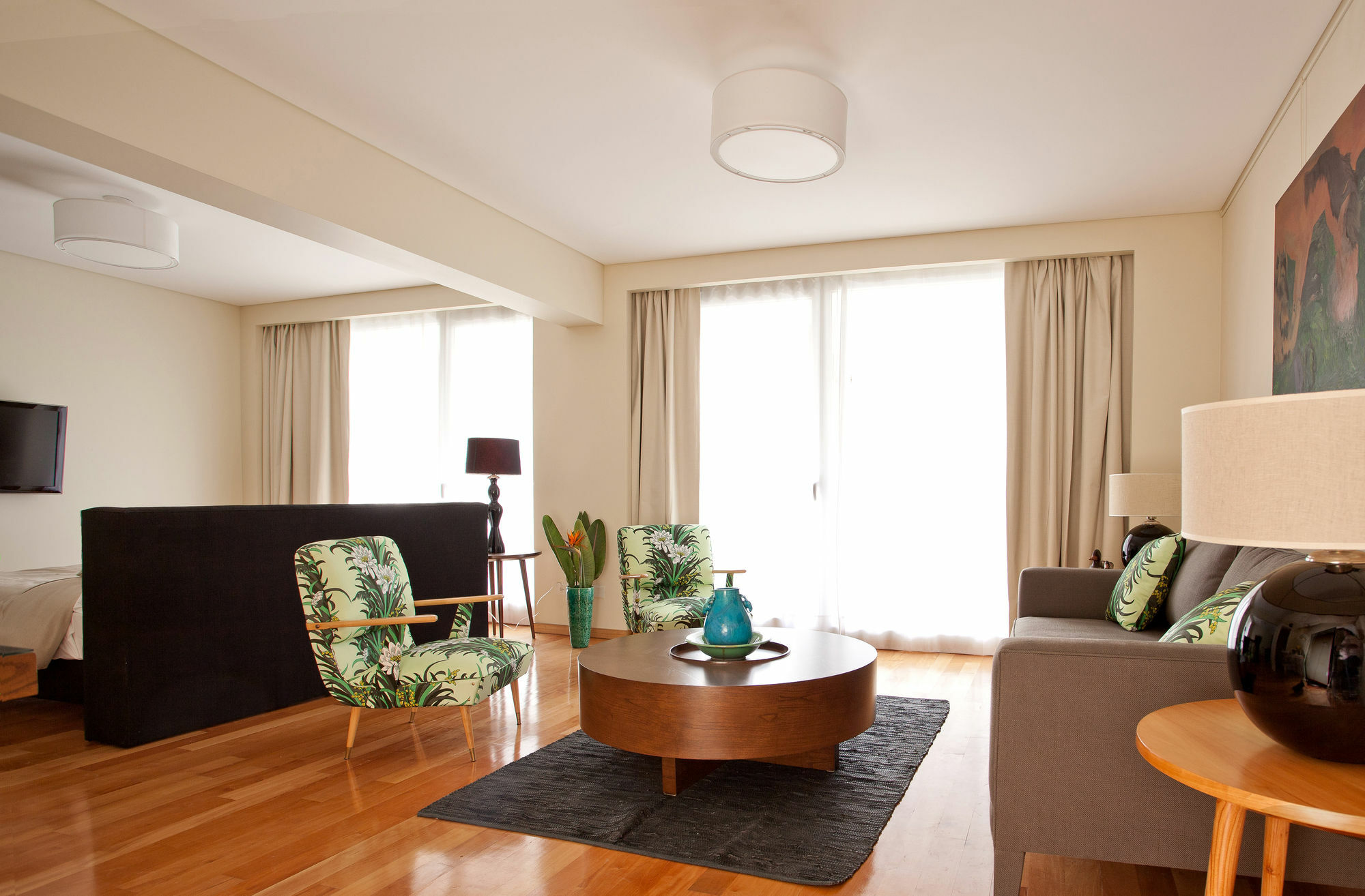Art & Gallery Aparthotel 4*