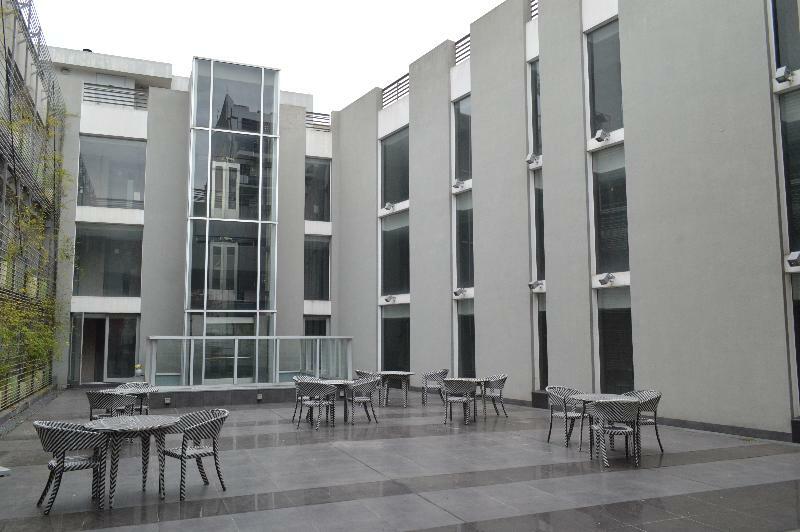 Howard Johnson Abasto 4*