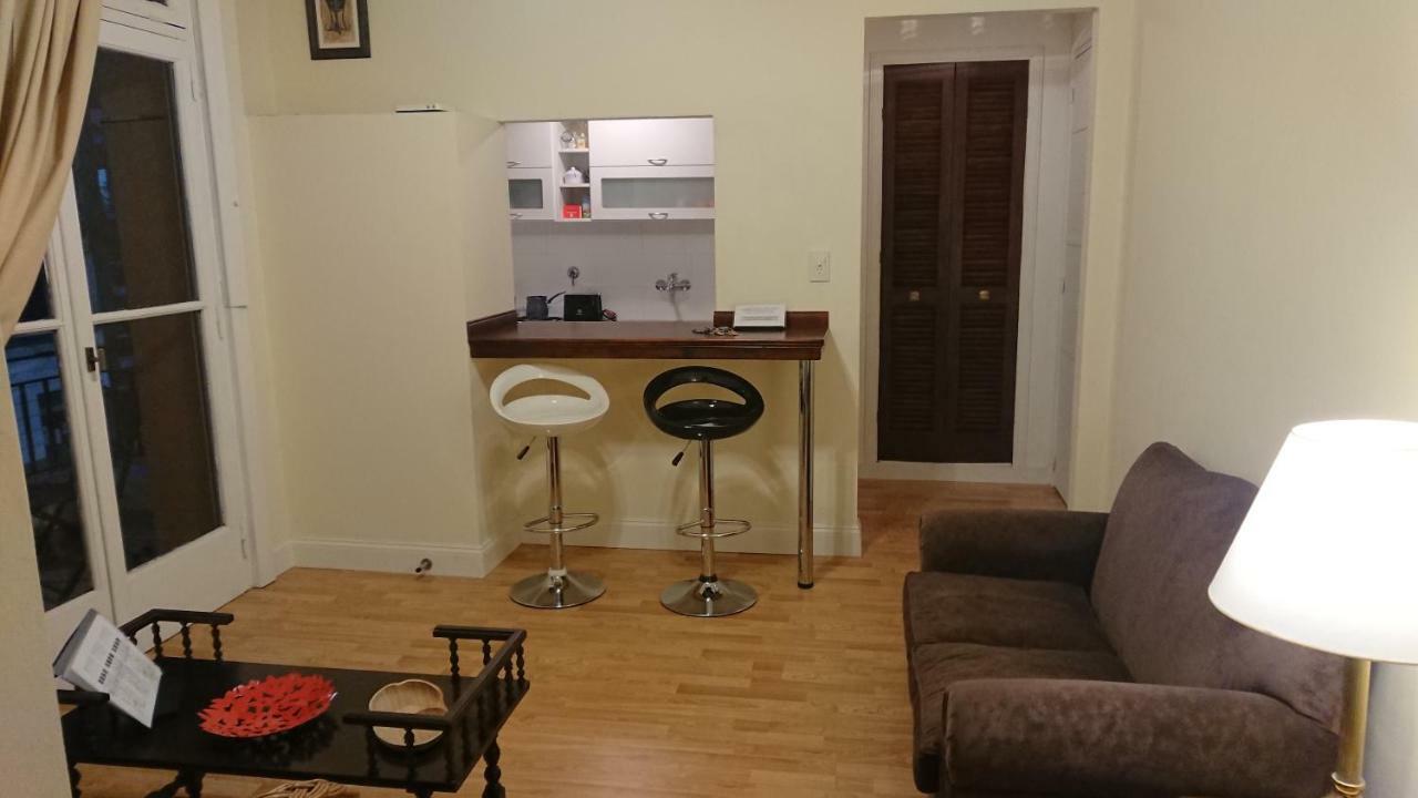 Excelente Departamento Con Balcón A La Calle Sobre Avenida Ciudad Autónoma de Buenos Aires