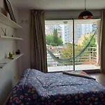 Estudio Minimalista, Moderno, Confortable, Luminoso Con Piscina