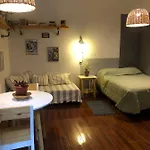 Bohemian & Cozy Apartment Super Close To Tourist Area!
