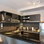 The Feather - Comfortable Studio With Balcony