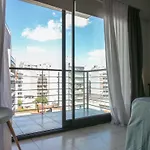 The Feather - Comfortable Studio With Balcony