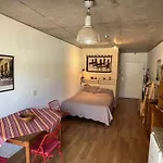 Moderno Estudio, Muy Luminoso