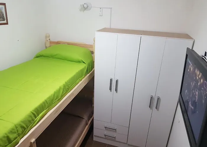 Habitación con baño privado Un piso por escalera