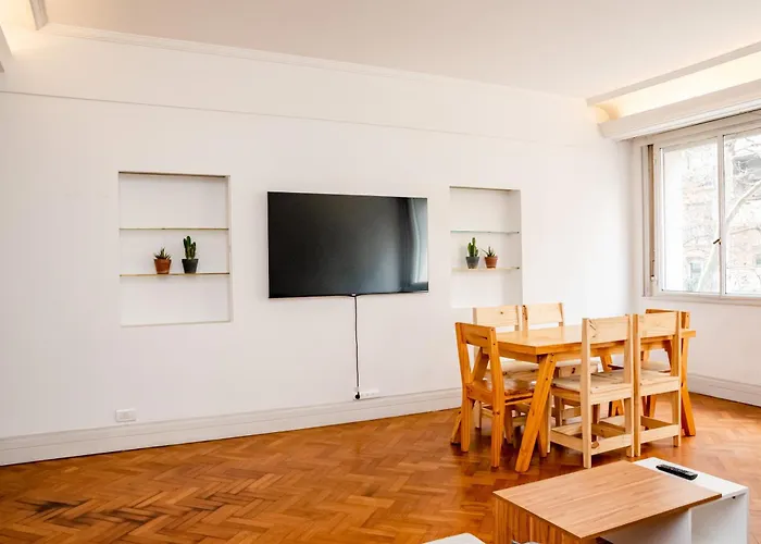 Private Room In A Huge Multicultural Apartment