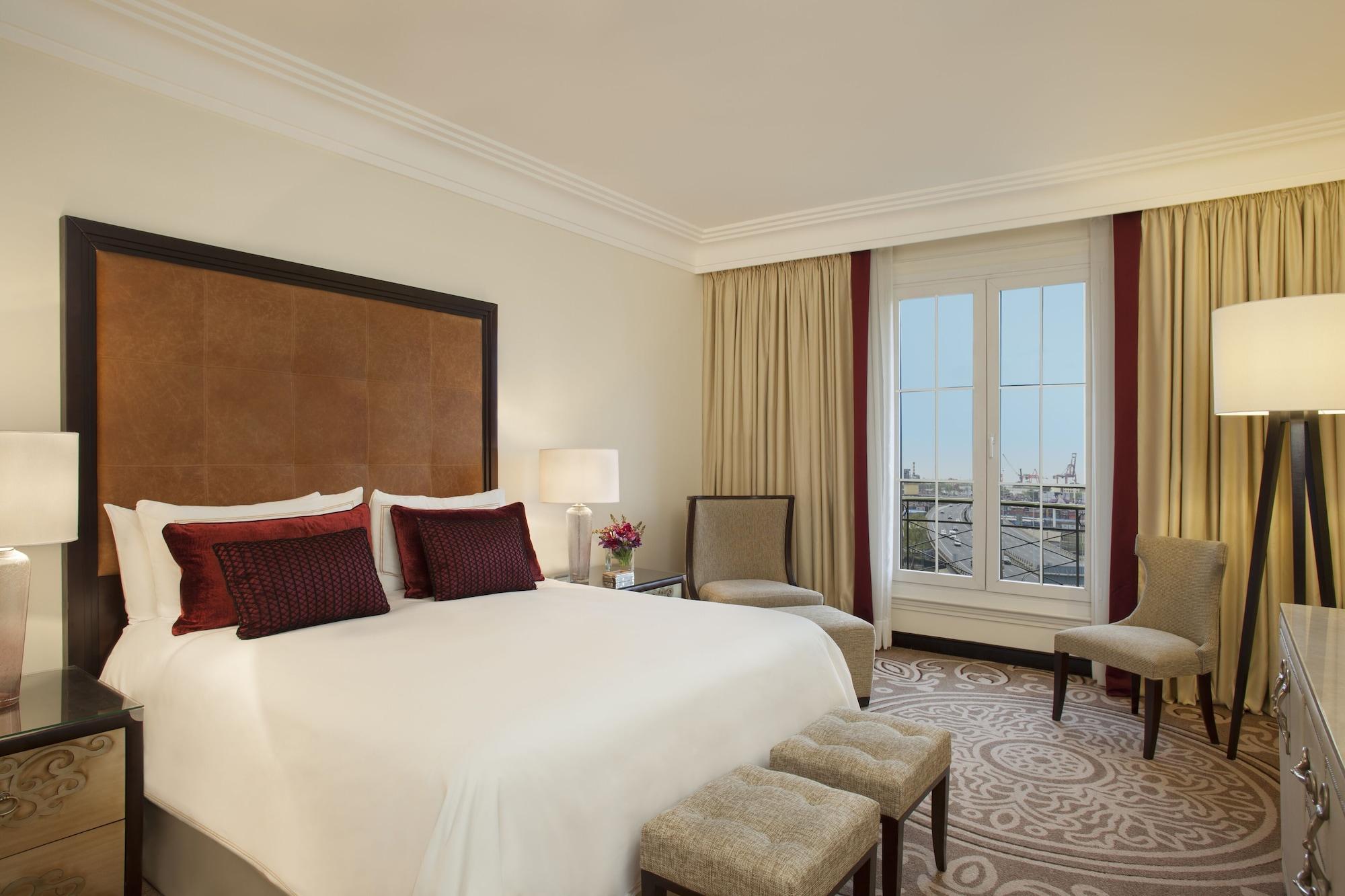 Four Seasons Hotel 5*