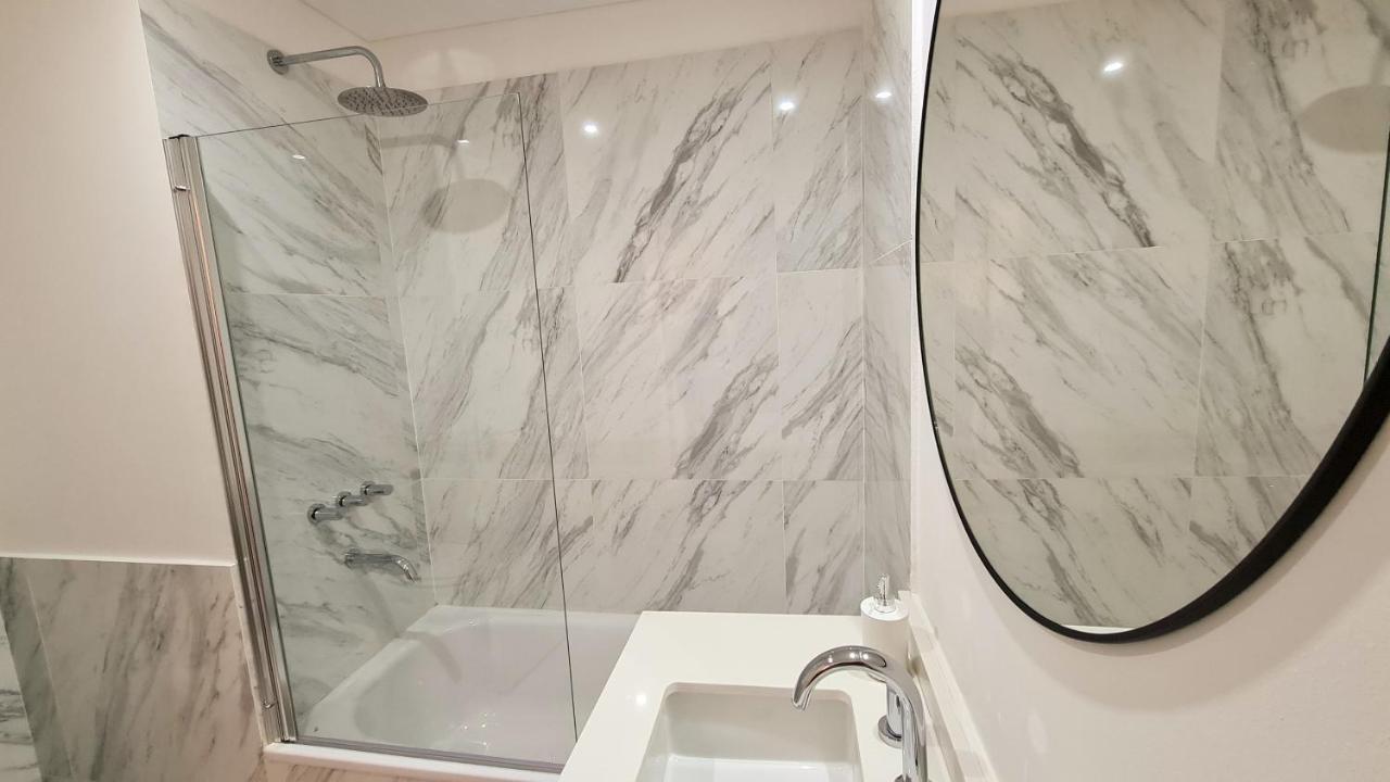 Luxury In Excellent Location Apartment *