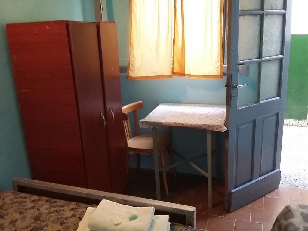 Hostal Victoria *