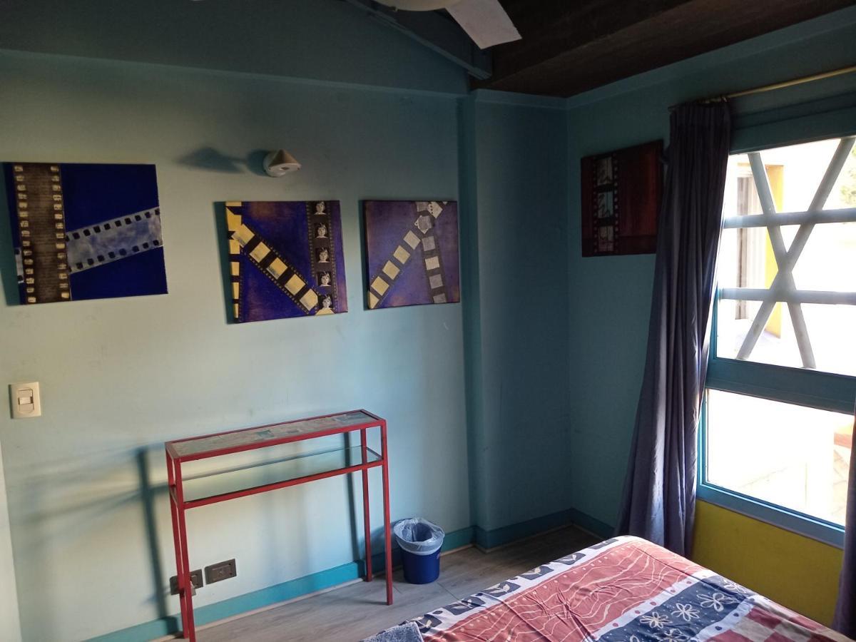 Cuartos En El Segundo Piso De Casa De Artista En Flores Homestay