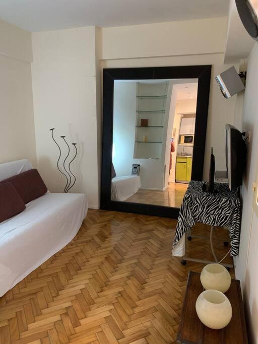 Recoleta Departamento Con Patio. Apartamento