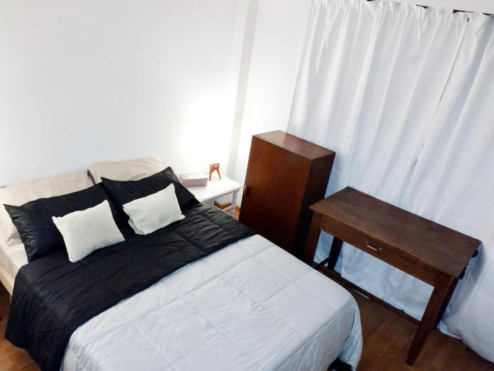 Apartamento Abasto, 2 Ambientes, Departamento Completo Y Practico