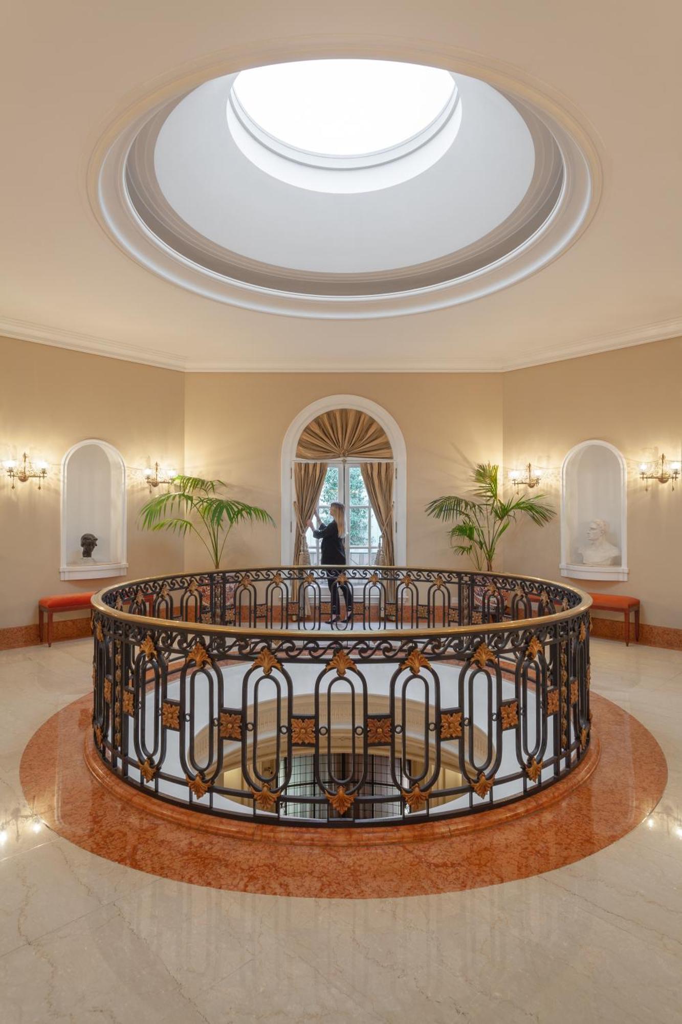 Four Seasons Hotel 5*