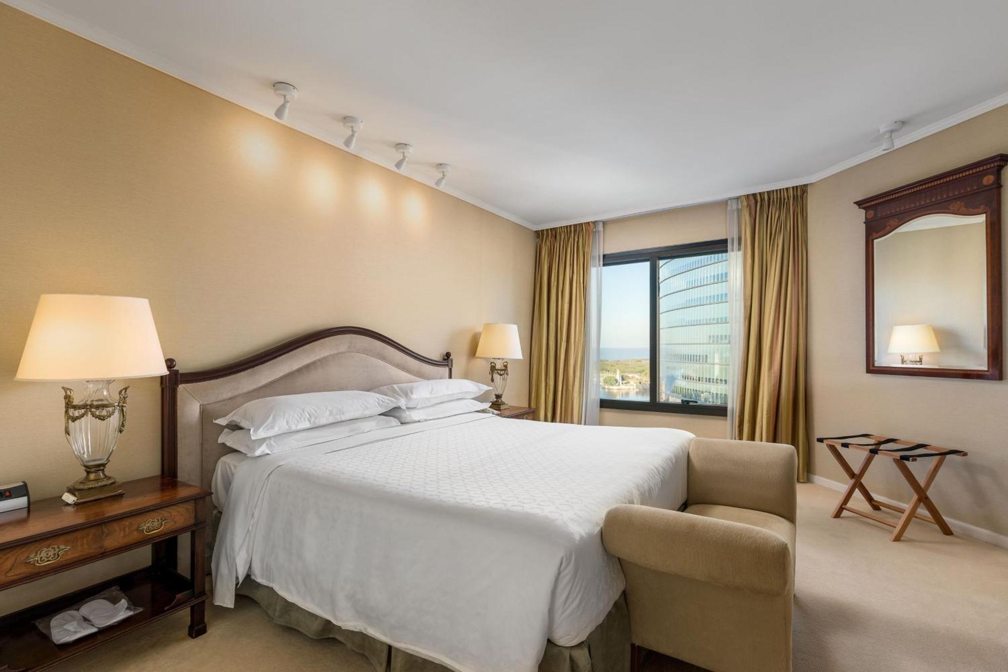 Sheraton Hotel&convention Center