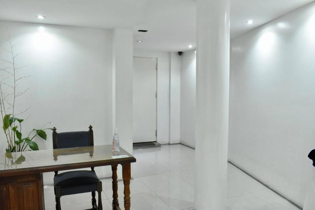 Amplio Piso, Con Cochera 2 2 Banos La Rural, Shopping Mall Arcos * Ciudad Autónoma de Buenos Aires