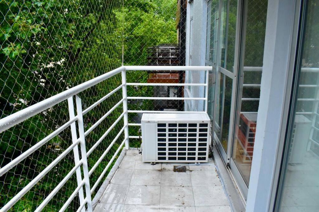 Apartamento Amplio Piso, Con Cochera 2 2 Banos La Rural, Shopping Mall Arcos
