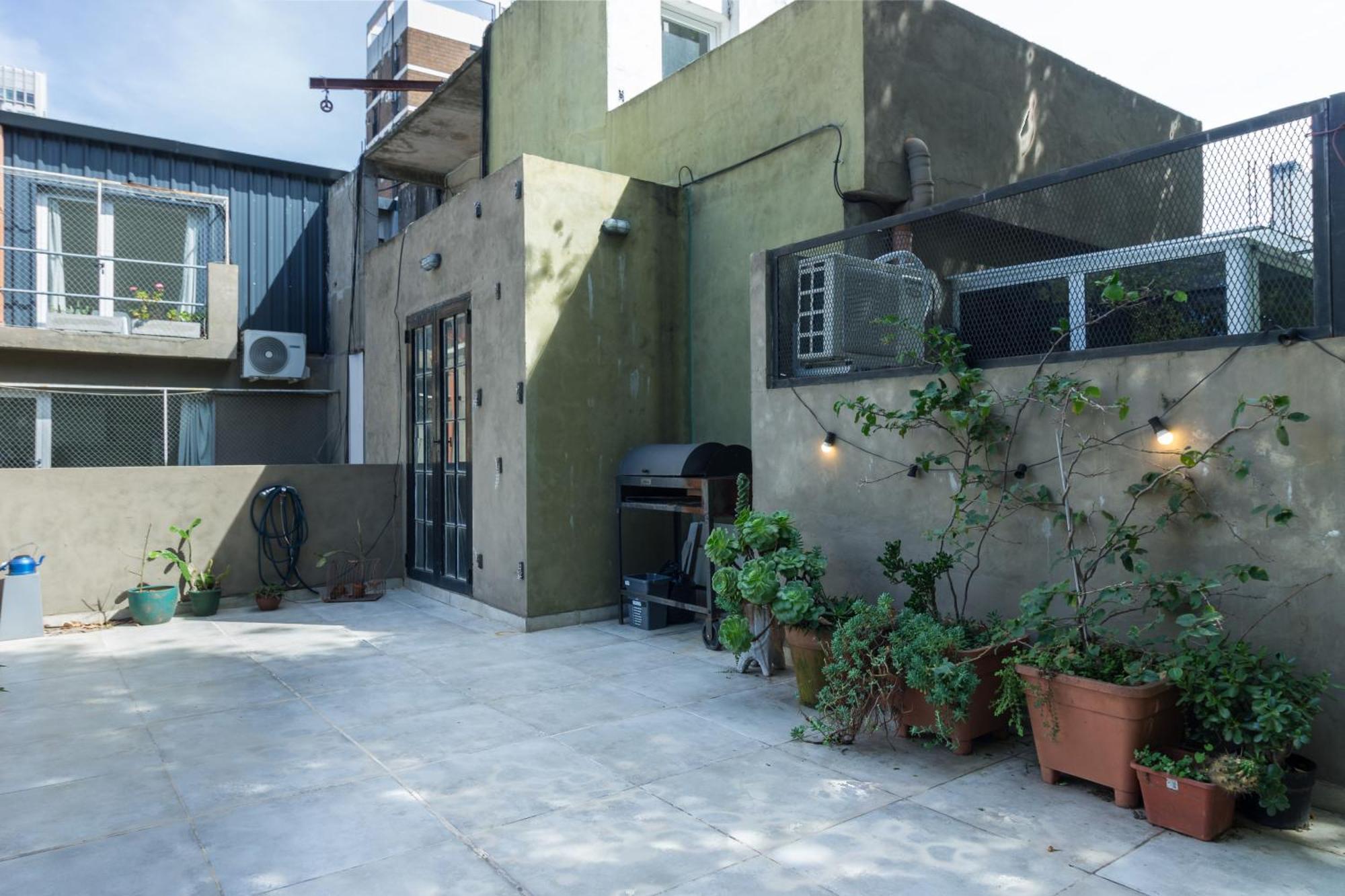Apartamento Con Terraza Y Plantas