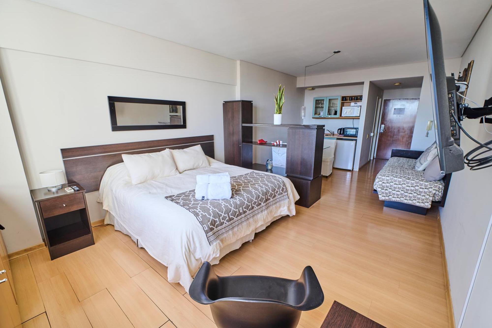 Recoleta: Elegance, Pool And Prime Location Apartment