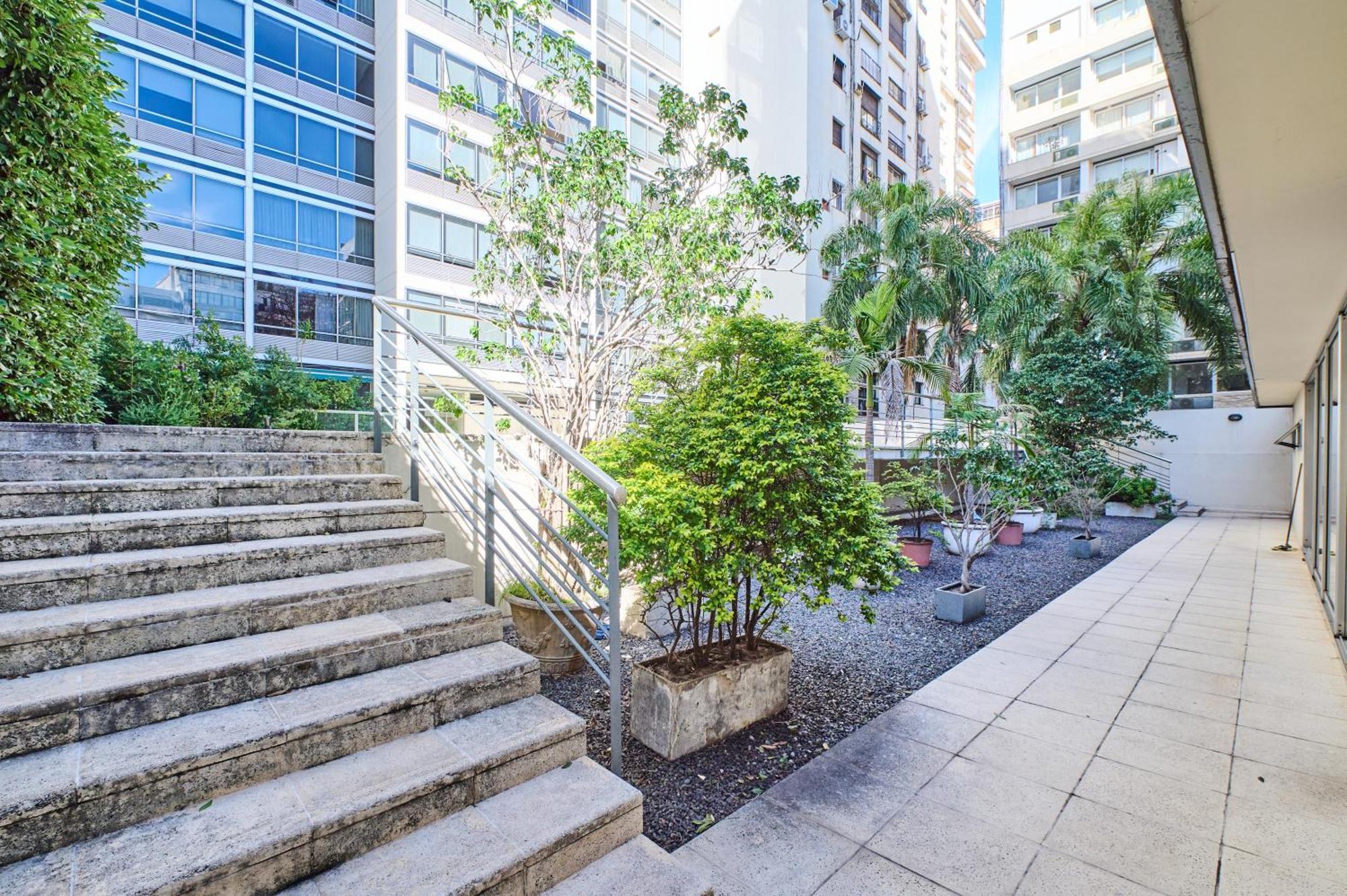 Recoleta: Elegance, Pool And Prime Location Apartment *