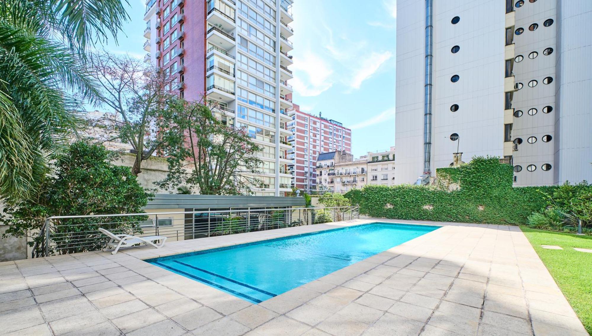 Recoleta: Elegance, Pool And Prime Location Apartment Buenos Aires