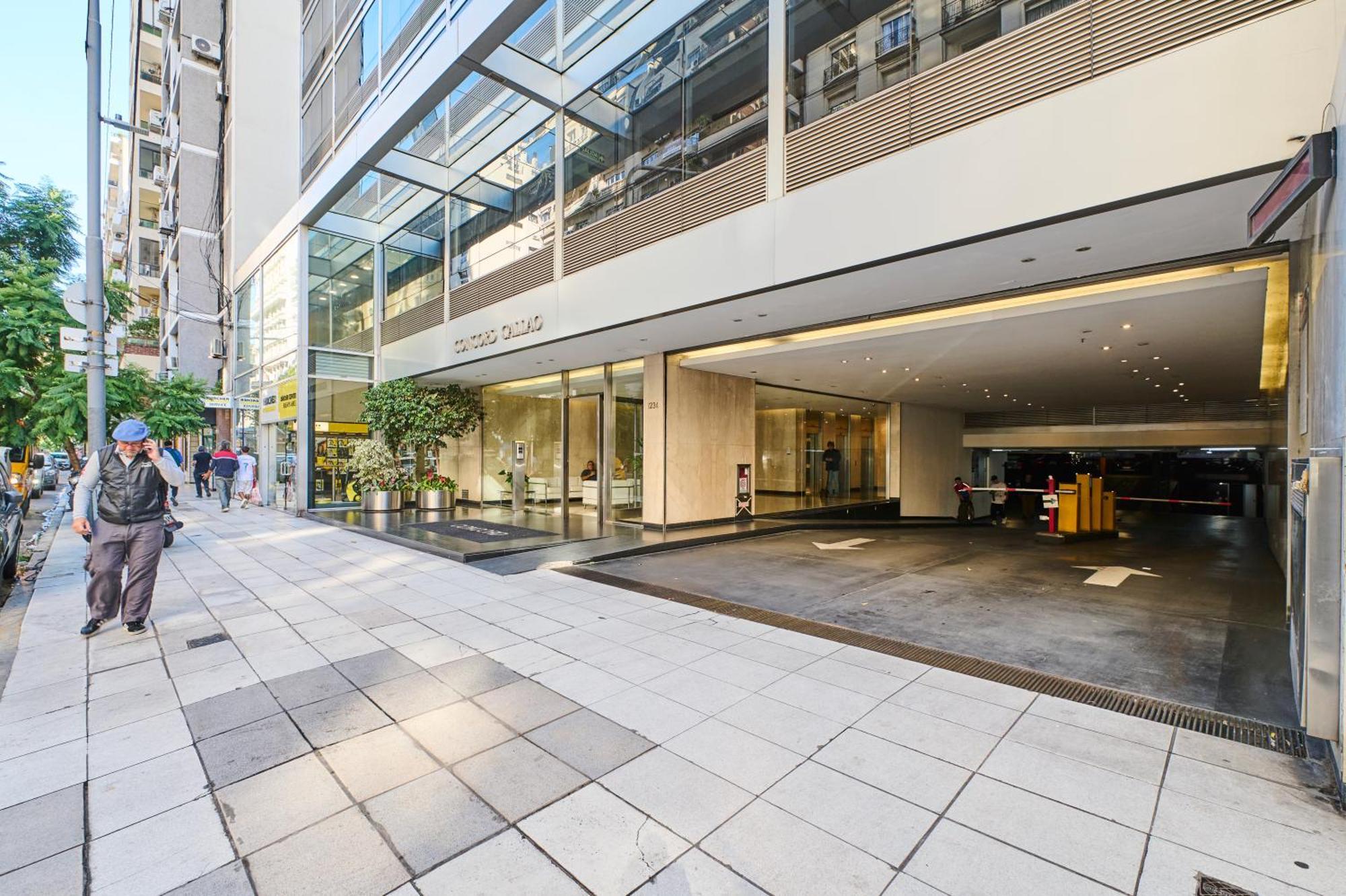 Recoleta: Elegance, Pool And Prime Location Apartment