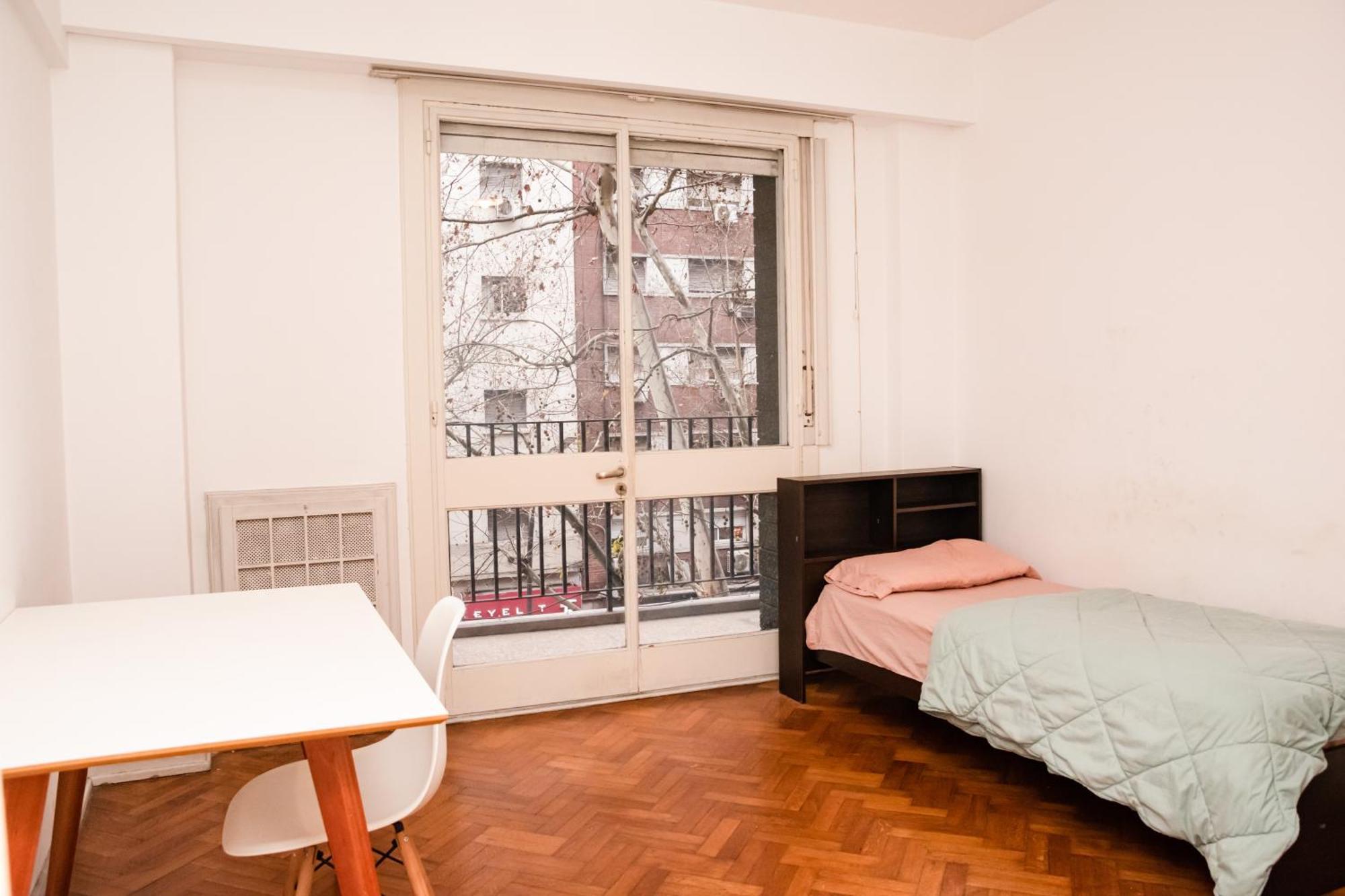Hospedagem domiciliar Private In A Huge Multicultural Buenos Aires