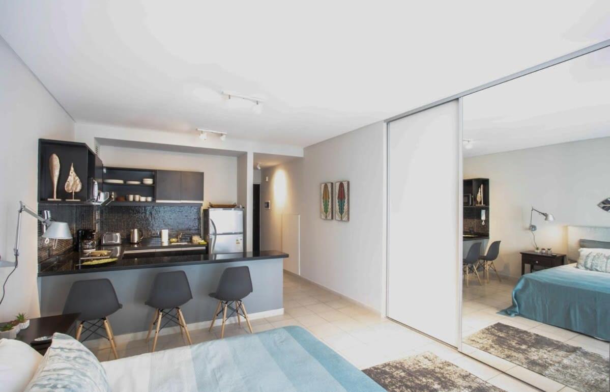 The Feather - Comfortable With Balcony Apartamento