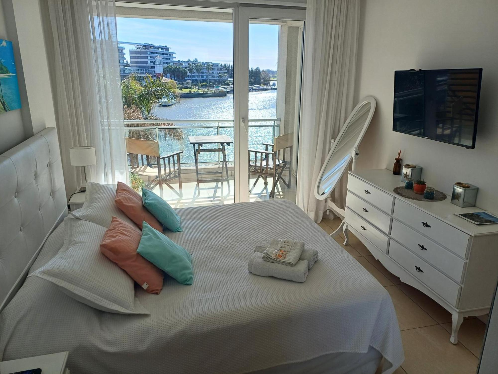 Apart , Departamento Condominio Bahia Grande Nordelta, Tigre , Balcon Y Vista A La Bahia