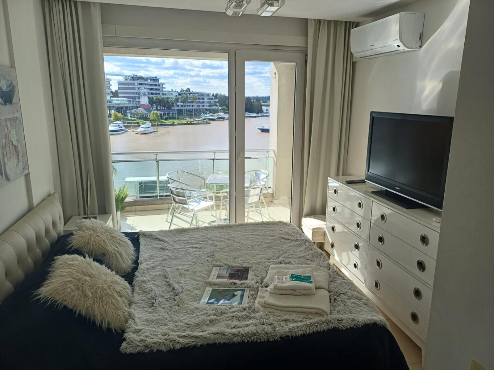 Apart , Departamento Condominio Bahia Grande Nordelta, Tigre , Balcon Y Vista A La Bahia *
