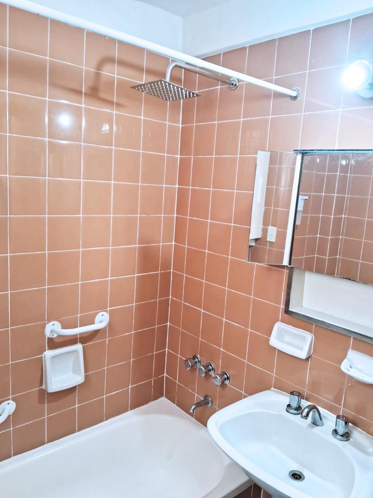Abasto, 2 Ambientes, Departamento Completo Y Practico *