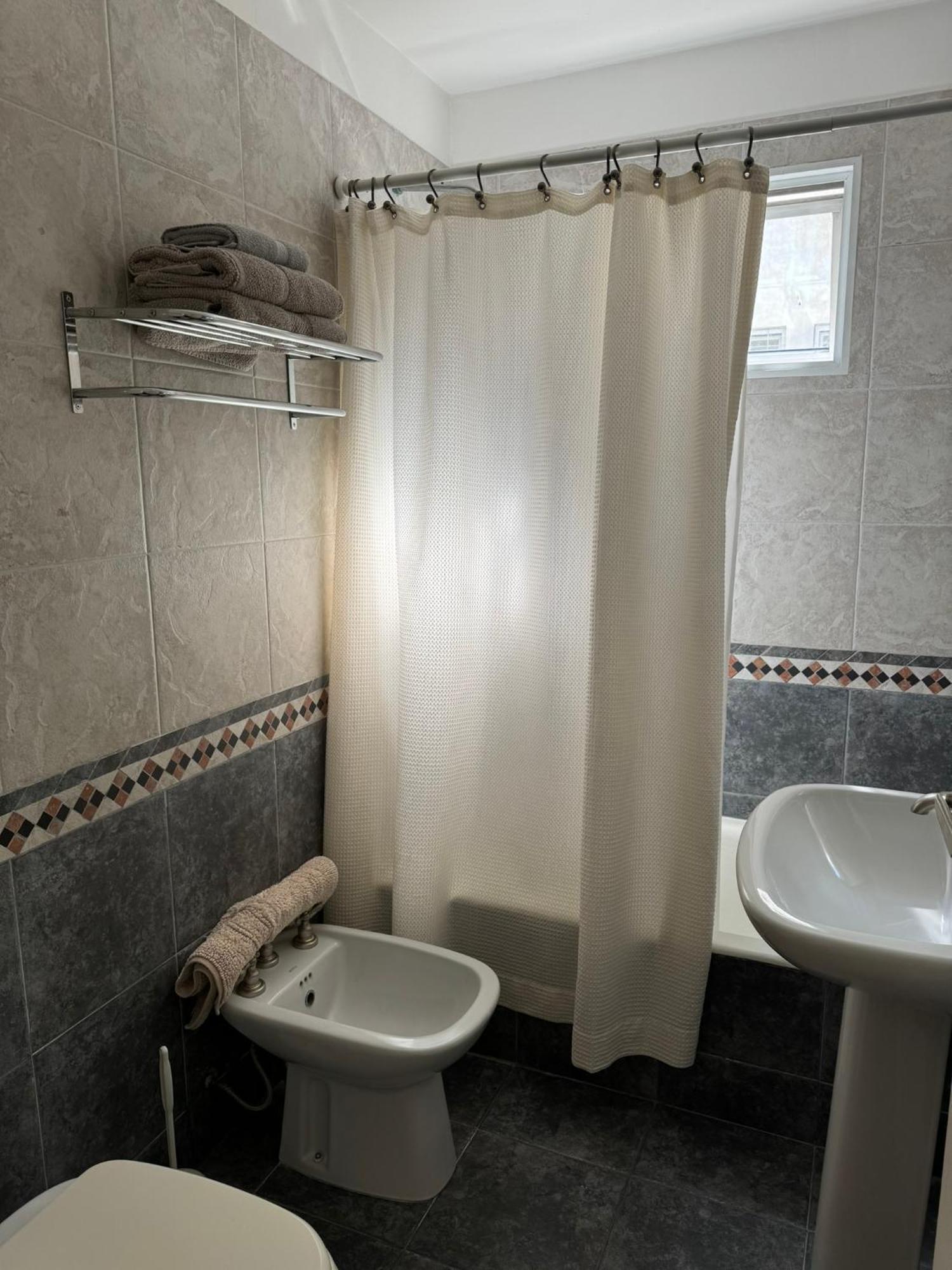Dpto En Excelente Ubicacion, Muy Luminoso Y Comodo, A Media Cuadra Del Subte Apartamento Buenos Aires