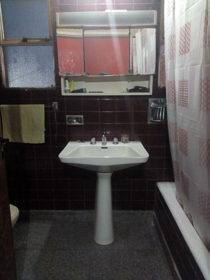 Habitación Pequeña En Casa De Familia, Ideal Una Persona Habitación en casa particular