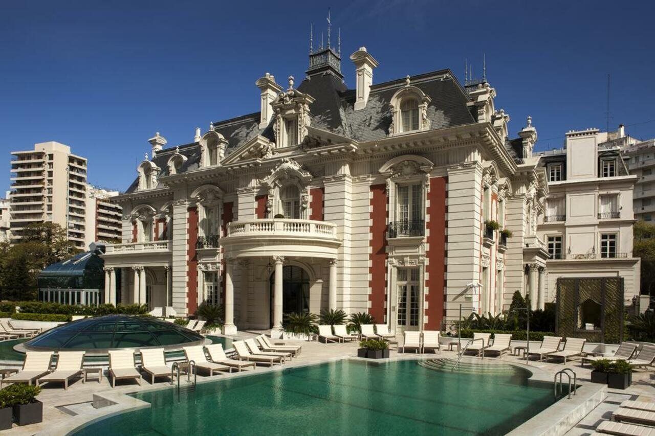 Four Seasons Hotel 5*